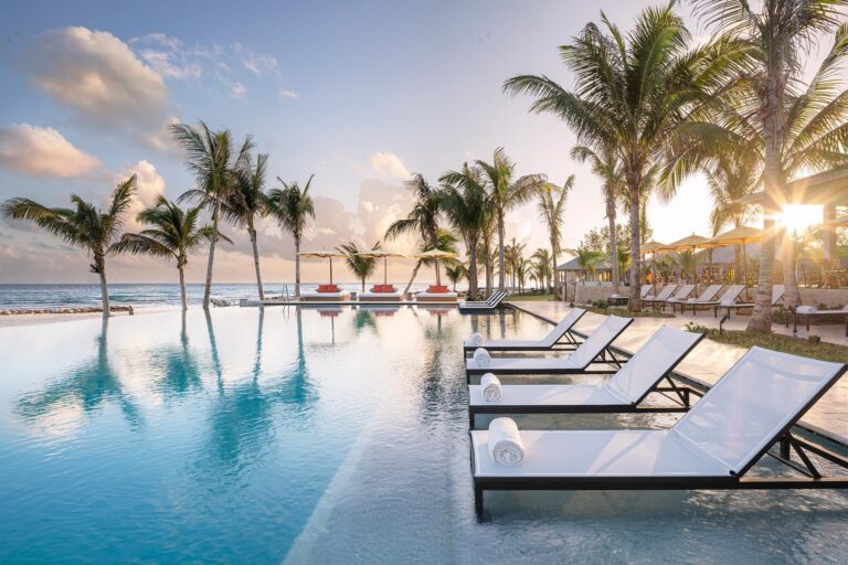 Infinity-Pool-Sunrise---Eclipse-at-Half-Moon